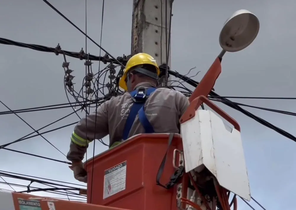 Prefeito de Brumado anuncia que iluminação pública será 100% em LED; instalação já começou