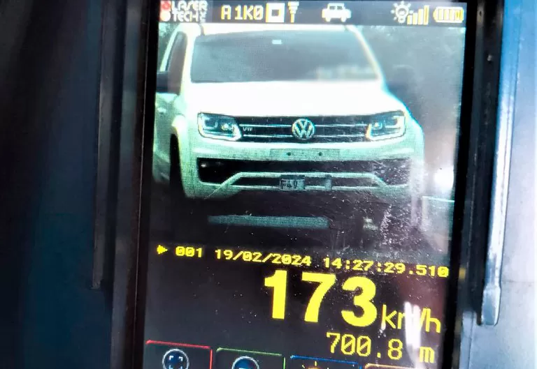 PRF flagra Amarok a quase 180 km/h na BR 324