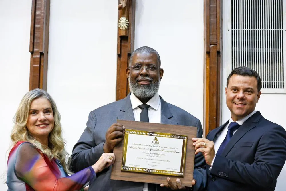 Ivana Bastos diz que título para Péricles oficializa um laço que já existia há muito tempo do cantor paulistano com a Bahia