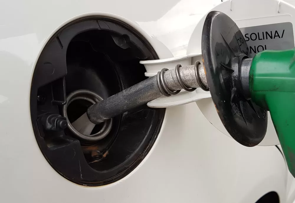 Preços dos combustíveis são reduzidos em 8% pela Acelen na Bahia