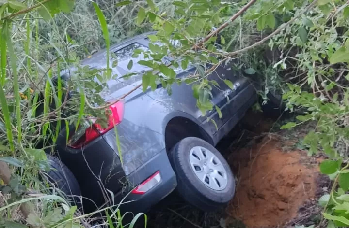 Acidente na BA-262: Condutor atinge pedestre no acostamento durante tentativa de desvio