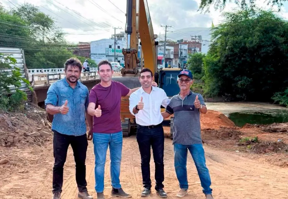 Brumado: Fabrício Abrantes e Dr. Marlucinho Abreu acompanham início da requalificação da ponte do bairro São Félix