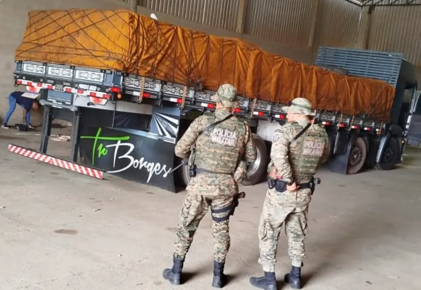 PM recupera veículo com carga roubada em Vitória da Conquista