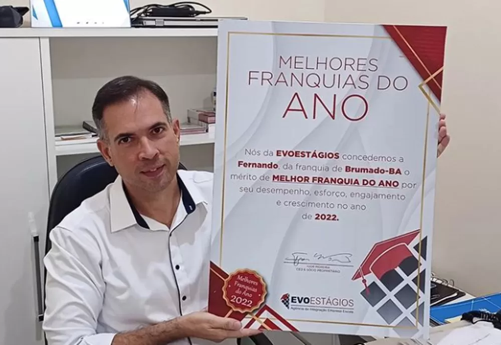CDL de Brumado recebe placa de melhor franqueado de 2022 da Evo Estágios