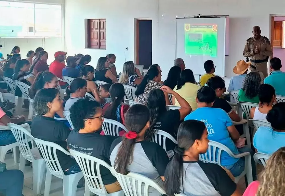 Tenente-Coronel Élson Pereira promove encontro no CRAS Yolanda Pires para discutir Policiamento Comunitário em Brumado