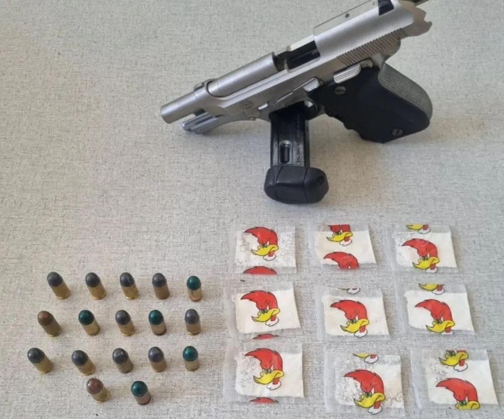 Polícia Militar de Macaúbas apreende arma de fogo, drogas e munições no Distrito do Açude