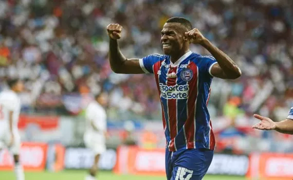 De virada, Bahia vence Vitória e está classificado na Copa do Nordeste