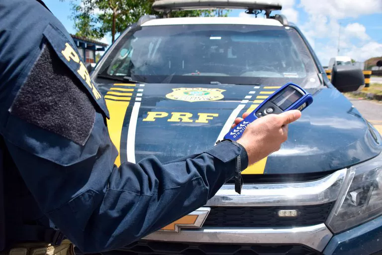 Condutores se arriscam ao conduzir veículo sob influência de álcool na Bahia