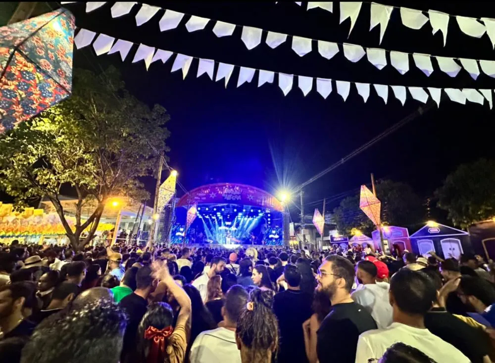 Multidão Participa do Arraial da Alegria em Brumado