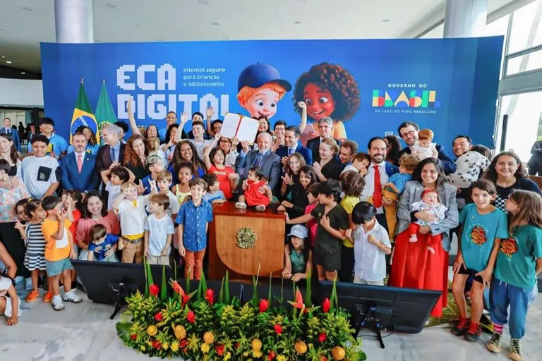 'Estamos garantindo que nossos jovens possam estar online em segurança', diz Lula ao assinar regulamentação do ECA Digital