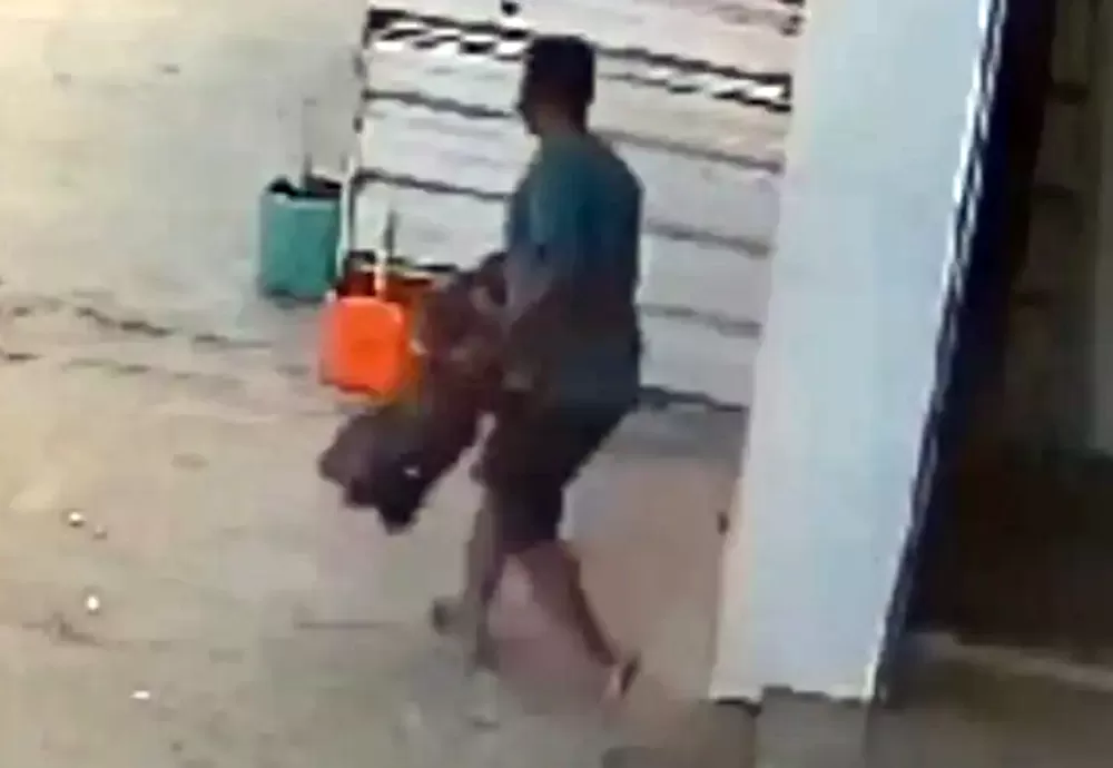 Brumado: Criminoso é flagrado furtando caixas de som em loja de móveis e acaba sendo roubado durante o ato