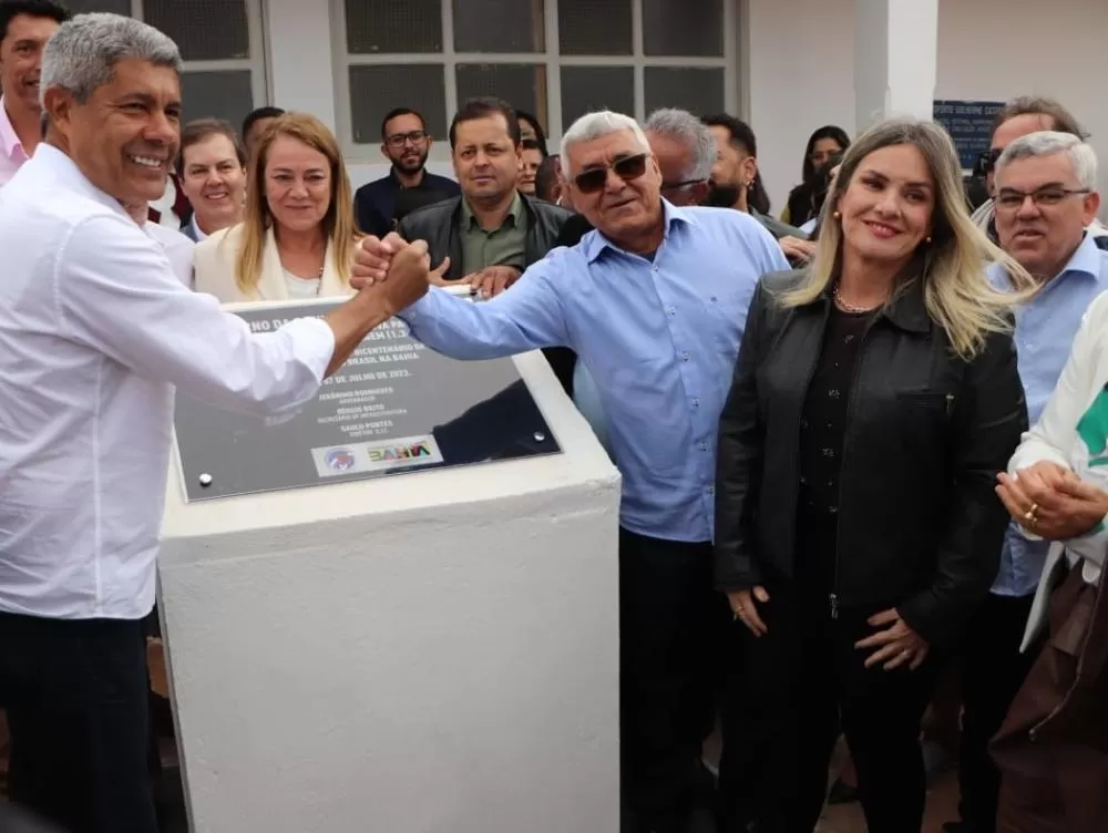Deputada Ivana Bastos é ovacionada durante entregas de obras em Caetité