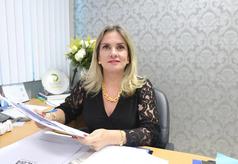 Ivana Bastos emplaca Lei que Institui o Dia Estadual do Agente Funerário na Bahia