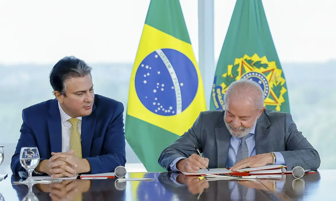 MEC proíbe cursos a distância de medicina, direito e odontologia
