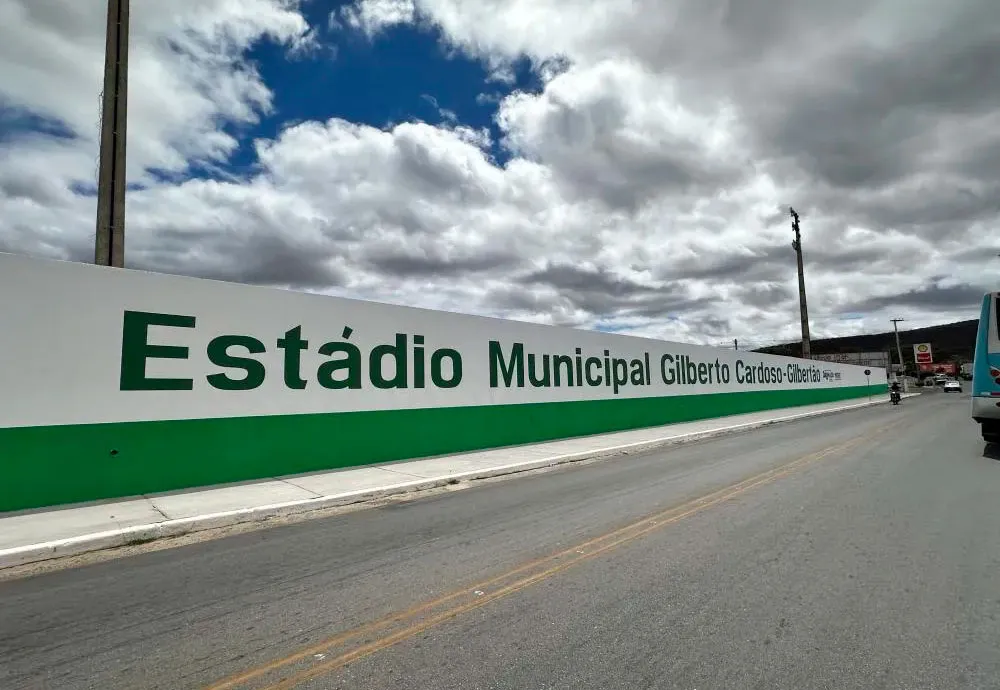 Prefeito Fabrício Abrantes inaugura requalificação do Estádio Gilbertão em Brumado