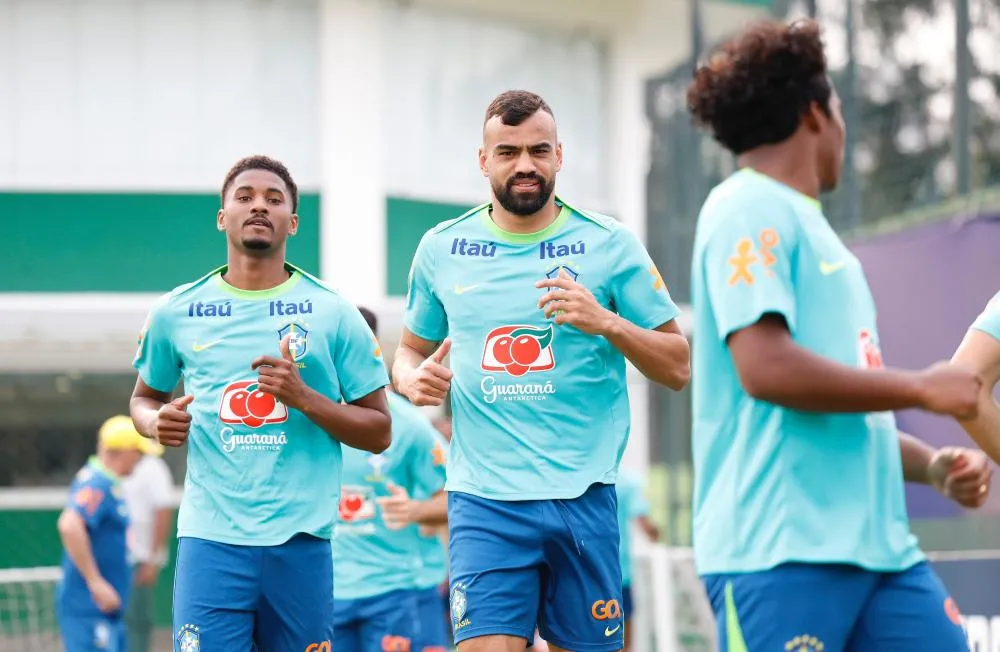Com todos os convocados, Seleção ensaia para confronto com o Chile
