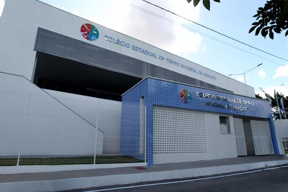 Em Aracatu, Governo da Bahia entrega mais uma escola em Tempo Integral e pavimentação das vias de acesso à cidade