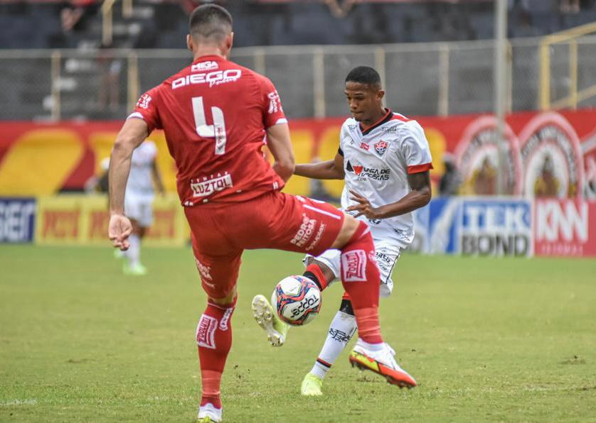 Vitória perde e é rebaixado para a série C do Brasileiro