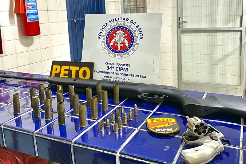 Brumado: Homem atira contra bar na Praça da Prefeitura e é detido em Brumado