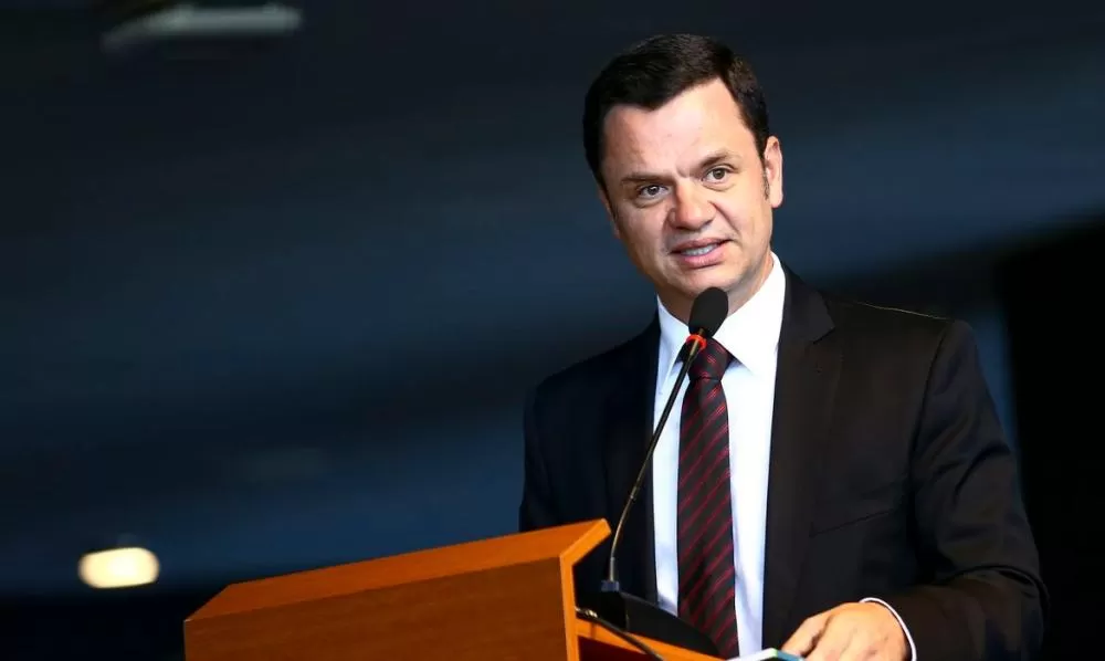 Moraes manda soltar Torres e determina uso de tornozeleira eletrônica