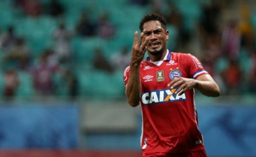 Com 3 de Hernane, Bahia faz 6 a 1 no Conquista