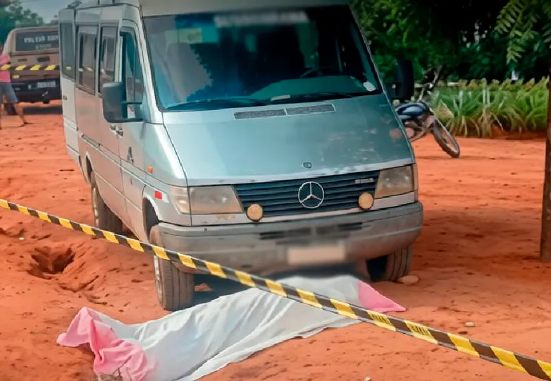 Homem morre após carro cair durante troca de pneu na zona rural de Tanhaçu