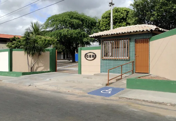 Prefeitura de Brumado emite nota sobre uso do prédio do CEB e reforça apoio à luta por sede própria da UNEB