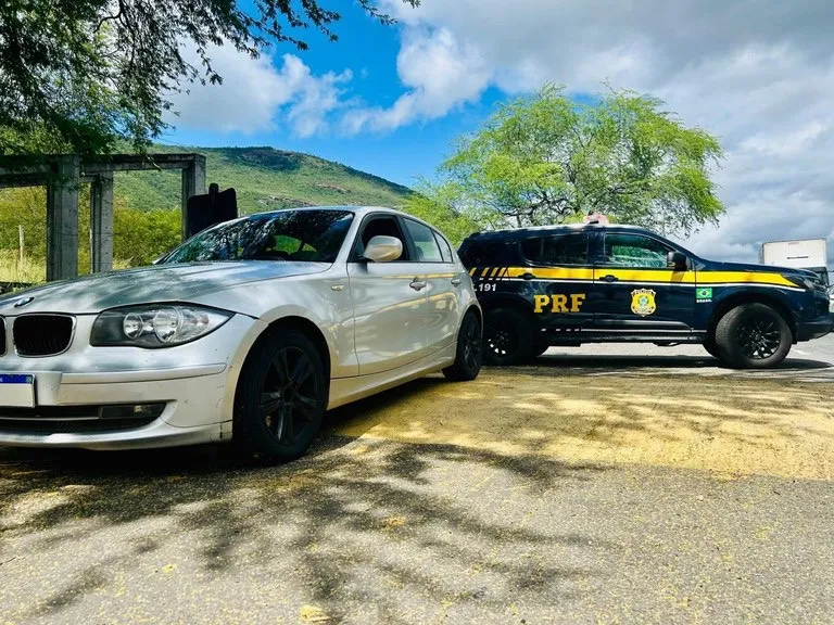 Condutor de BMW é detido pela PRF com registro de estelionato em Jequié