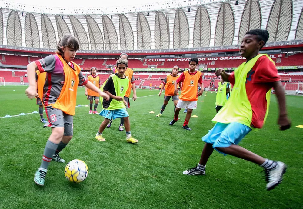 CBF regulamenta futebol misto no país