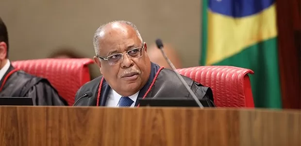 Relator vota pela inelegibilidade de Bolsonaro por 8 anos