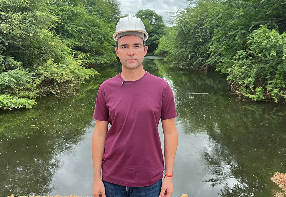 Às margens do Rio do Antônio, o prefeito Fabrício Abrantes reafirma sua bandeira pelo esgotamento sanitário de Brumado