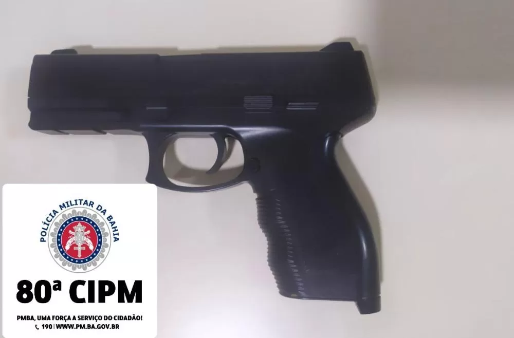 80ª CIPM prende homem por porte de simulacro de arma de fogo em Caraíbas