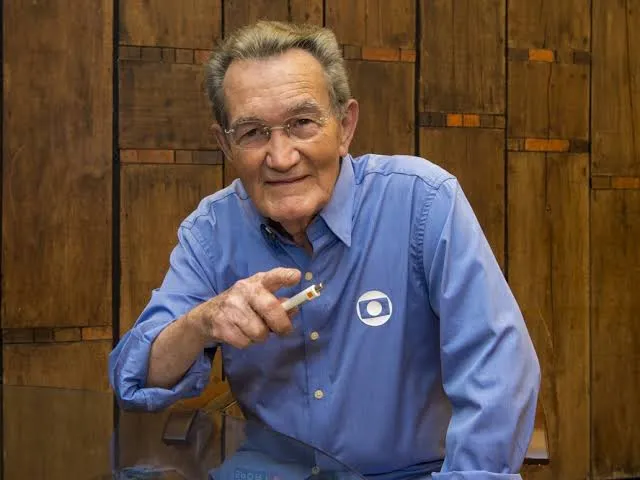 Morre Léo Batista, ícone do jornalismo esportivo brasileiro, aos 92 anos