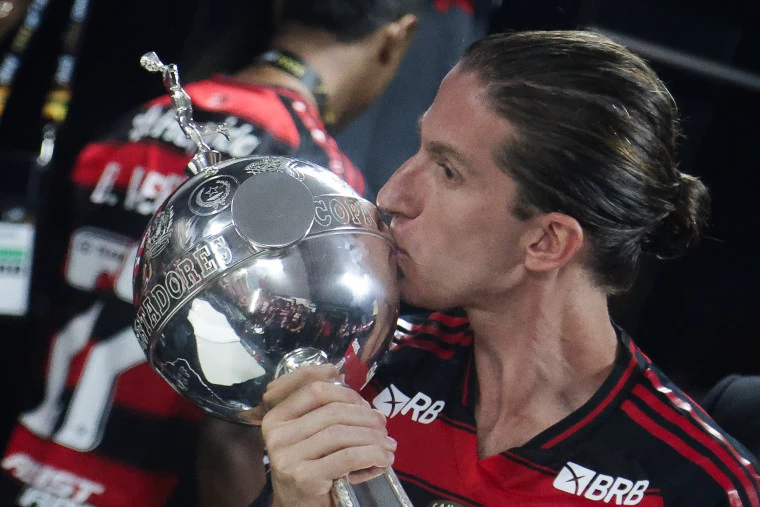 Flamengo renova com Filipe Luís até 2027
