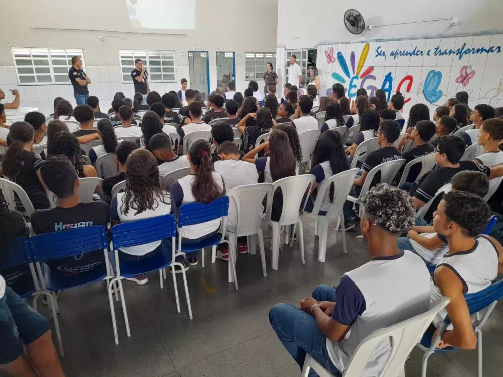 Brumado: CICOM Sertão Produtivo promove palestra em Escola municipal sobre uso responsável do Serviço 190