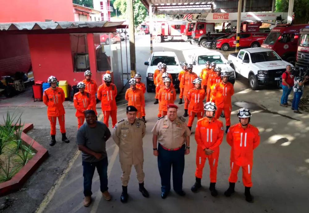Mais 25 bombeiros baianos viajam para ajudar nos trabalhos de resgate do Rio Grande do Sul