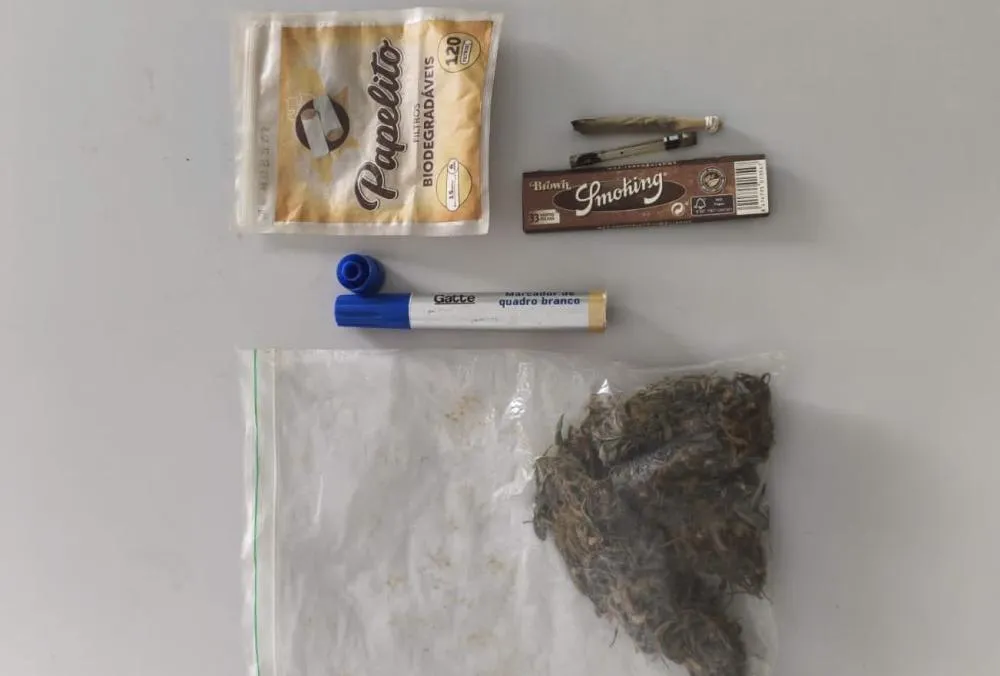 CIPRv/Brumado apreende entorpecentes durante abordagem a ônibus na BA-026