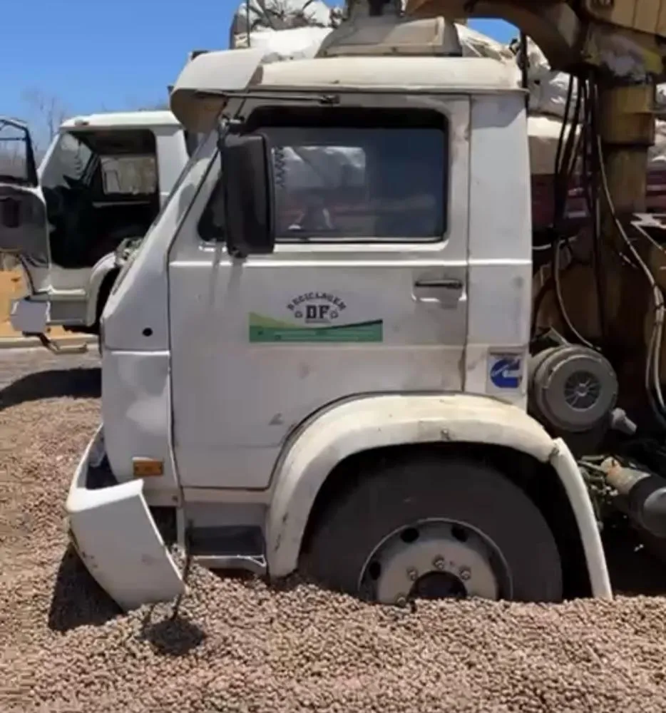 Caminhão perde freios e usa área de escape em Ituaçu, evitando tragédia