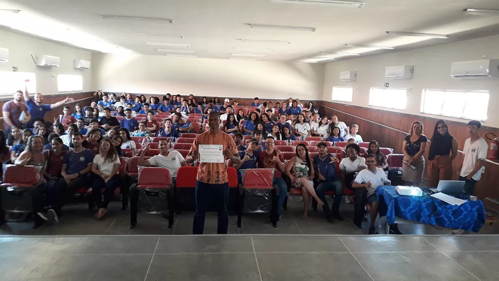 Colégio ACM em Tanhaçu concede menção Honrosa a Mestre Chuvisco por contribuições Culturais e Educativas