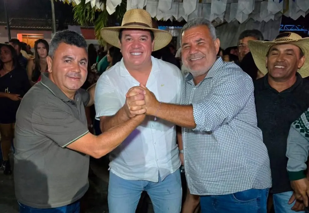 Deputado Marquinho Viana prestigia São Pedro no povoado de São Jorge, em Barra da Estiva