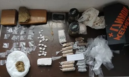 Polícia recupera carro roubado e apreende drogas em Barra da Estiva