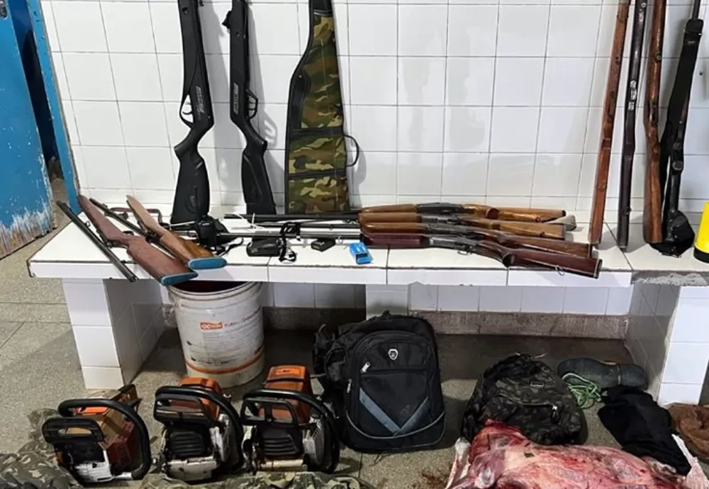 Grupo de caçadores é desarticulado com arsenal de armas e animais silvestres abatidos em Oliveira dos Brejinhos