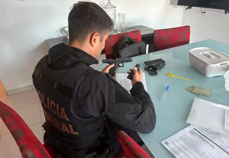 PMs da Bahia e Pernambuco, CACs e lojistas são alvos de operação da PF por suspeita de venda de armas a facções