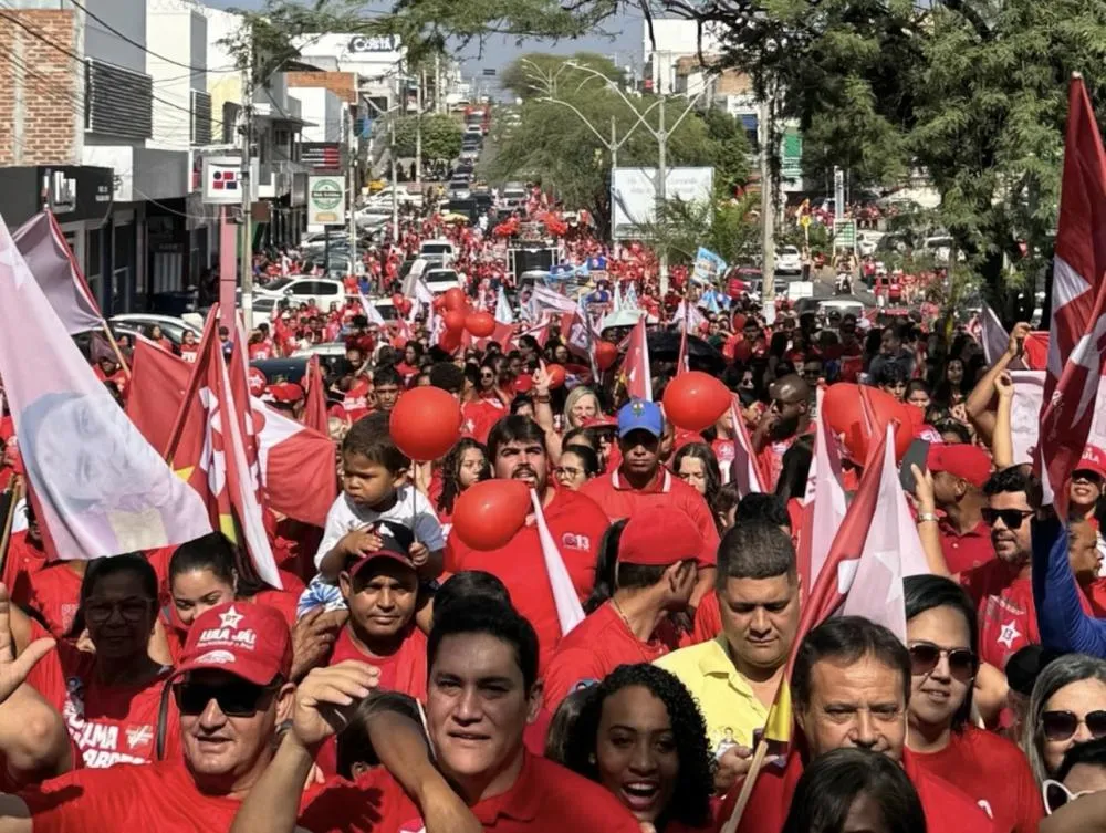 Eleições 2024: Candidato a prefeito de Brumado, Guilherme Bonfim, realiza primeira caminhada de campanha