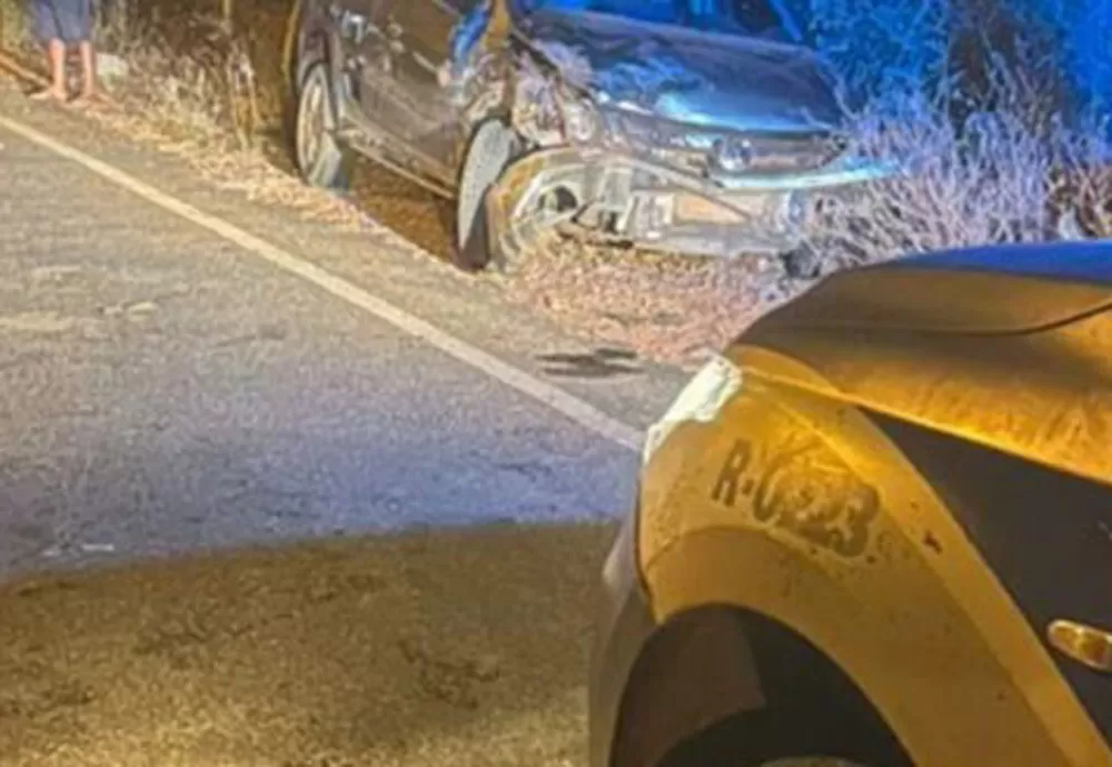 Brumado: Carro capota na rodovia de acesso ao Distrito de Ubiraçaba, deixando duas pessoas feridas