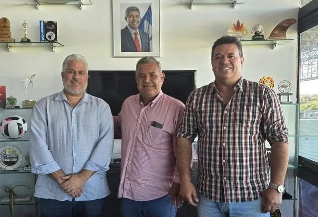 Ao lado de prefeito, Marquinho Viana busca investimentos em esporte e saneamento para Contendas do Sincorá