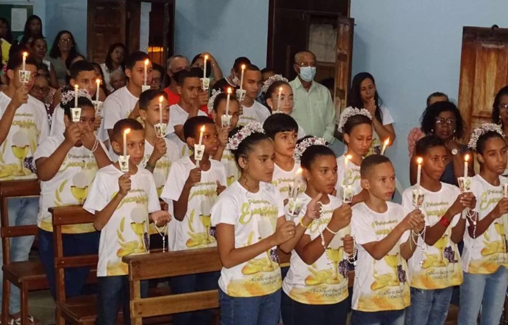 Brumado: Comunidade Nossa Senhora Aparecida celebra o Sacramento da Primeira Eucaristia