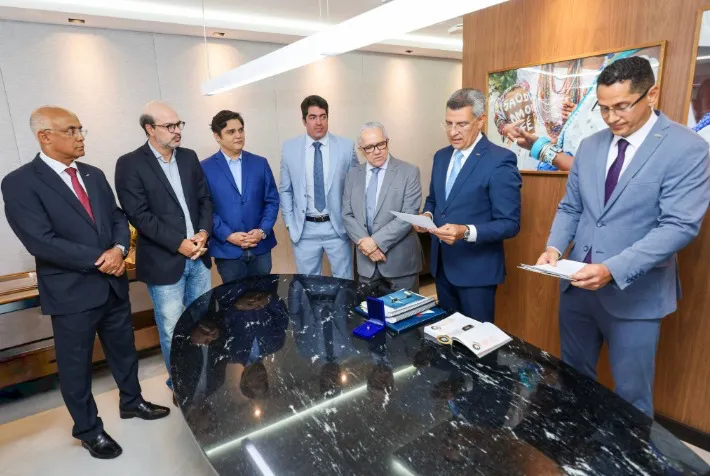 Josias Gomes toma posse como conselheiro do TCE/BA