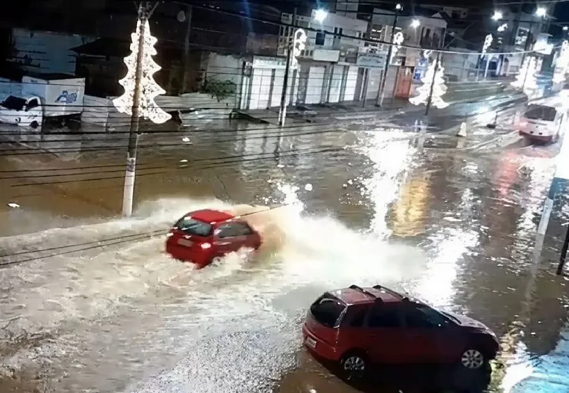 Temporal atinge Brumado e causa enxurradas em diferentes bairros da cidade