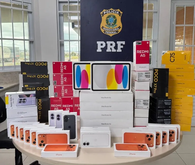 PRF apreende 64 produtos eletrônicos de origem irregular durante fiscalização na BR-116, em Vitória da Conquista
